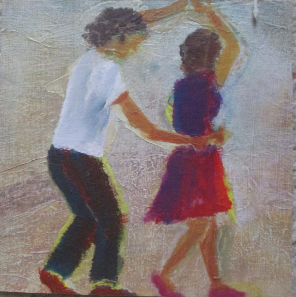 Zwei Tanzende, Mann und Frau. Die Frau trägt Rock, er führt ihre rechte Hand über ihrem Kopf zur Drehung.