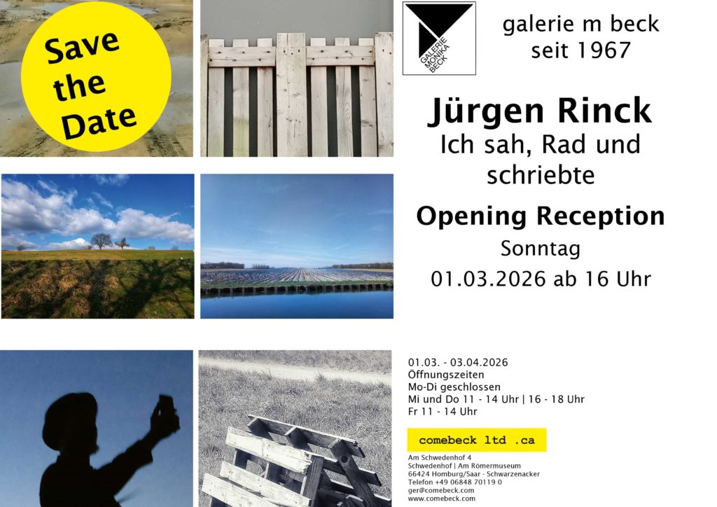 Ausstellungeinladung. links sind sechs Bilder zu sehen. Zwei dovon zeigen Europaletten, zwei zeigen Landschaft, eines eine menschliche Silhouette, die im Gegenlich vor blauem Himmel ein Handy hoch hälz. Ein Bild ist eingelber  Kreis, in dem geschrieben steht Save the Date. Rechts daneben stehen die Ausstellungsdaten und der Titel Jürgen Rinck Ich sah, Rad und schriebte. Sonntag 1. 3. 2026 ab 16 Uhr.